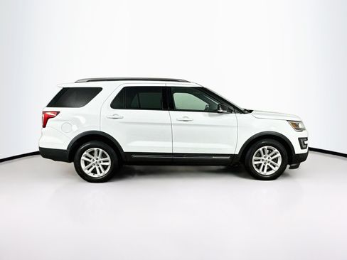 Used 2016 Ford Explorer XLT w/ Equipment Group 202A FWD image 10