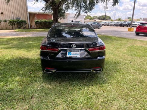 Used 2019 Lexus LS 500 w/ Accessory Package (Z2) RWD image 27