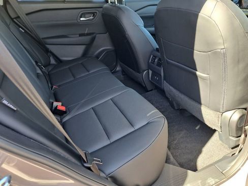 Used 2025 Nissan Rogue SV w/ SV Premium Package image 13