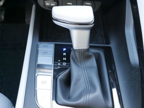 Used 2023 Hyundai Elantra Limited image 23