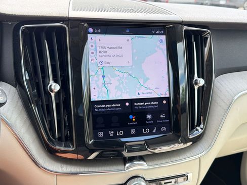 Used 2023 Volvo XC60 B5 Plus image 23