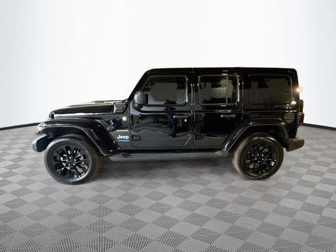 Used 2022 Jeep Wrangler Unlimited Sahara AWD/4WD image 9