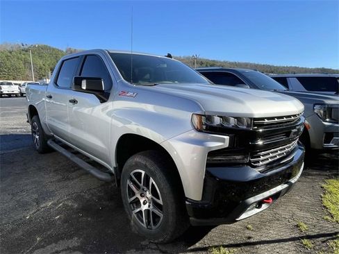 Used 2020 Chevrolet Silverado 1500 LT Trail Boss image 2