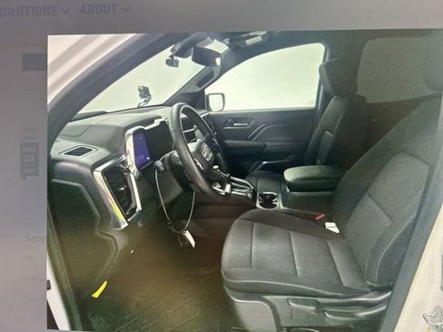 Used 2024 GMC Canyon Elevation image 10