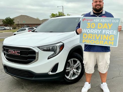 Used 2019 GMC Terrain SLE w/ Driver Convenience Package image 1