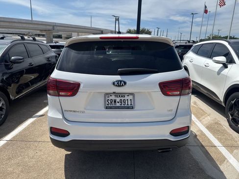 Used 2020 Kia Sorento AWD V6 image 5