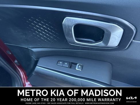 Used 2024 Kia Sorento S w/ Panoramic Sunroof Package image 44