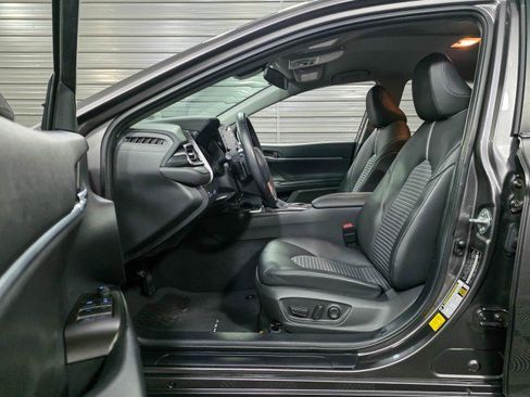 Used 2021 Toyota Camry SE w/ Carpet Mat Package (TMS) image 13