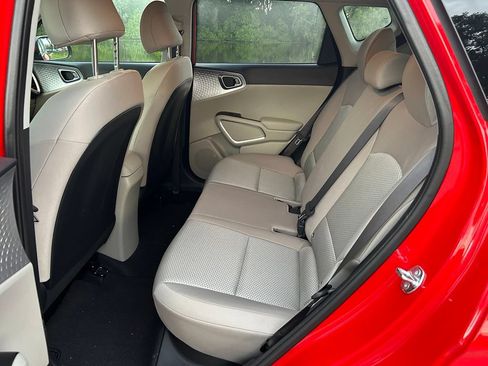 Used 2025 Kia Soul LX w/ LX Technology Package FWD image 14
