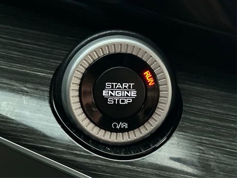 Used 2022 Jeep Wagoneer Series III w/ Rear Seat Video Group 1 image 31