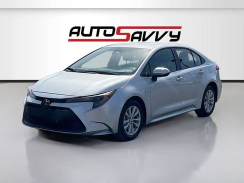Used 2025 Toyota Corolla LE w/ LE Premium Package FWD image 3