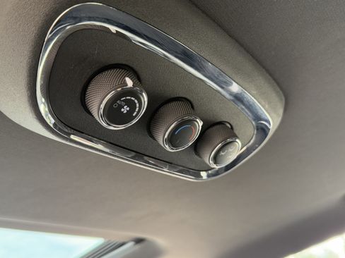 Used 2017 Dodge Durango R/T image 31