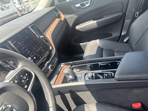 Used 2023 Volvo XC60 B5 Plus w/ Climate Package AWD/4WD image 20