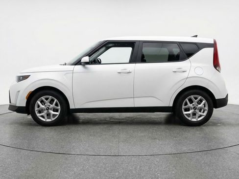 Used 2025 Kia Soul LX w/ LX Technology Package FWD image 5