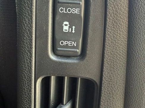 Used 2018 Honda Odyssey EX-L image 18