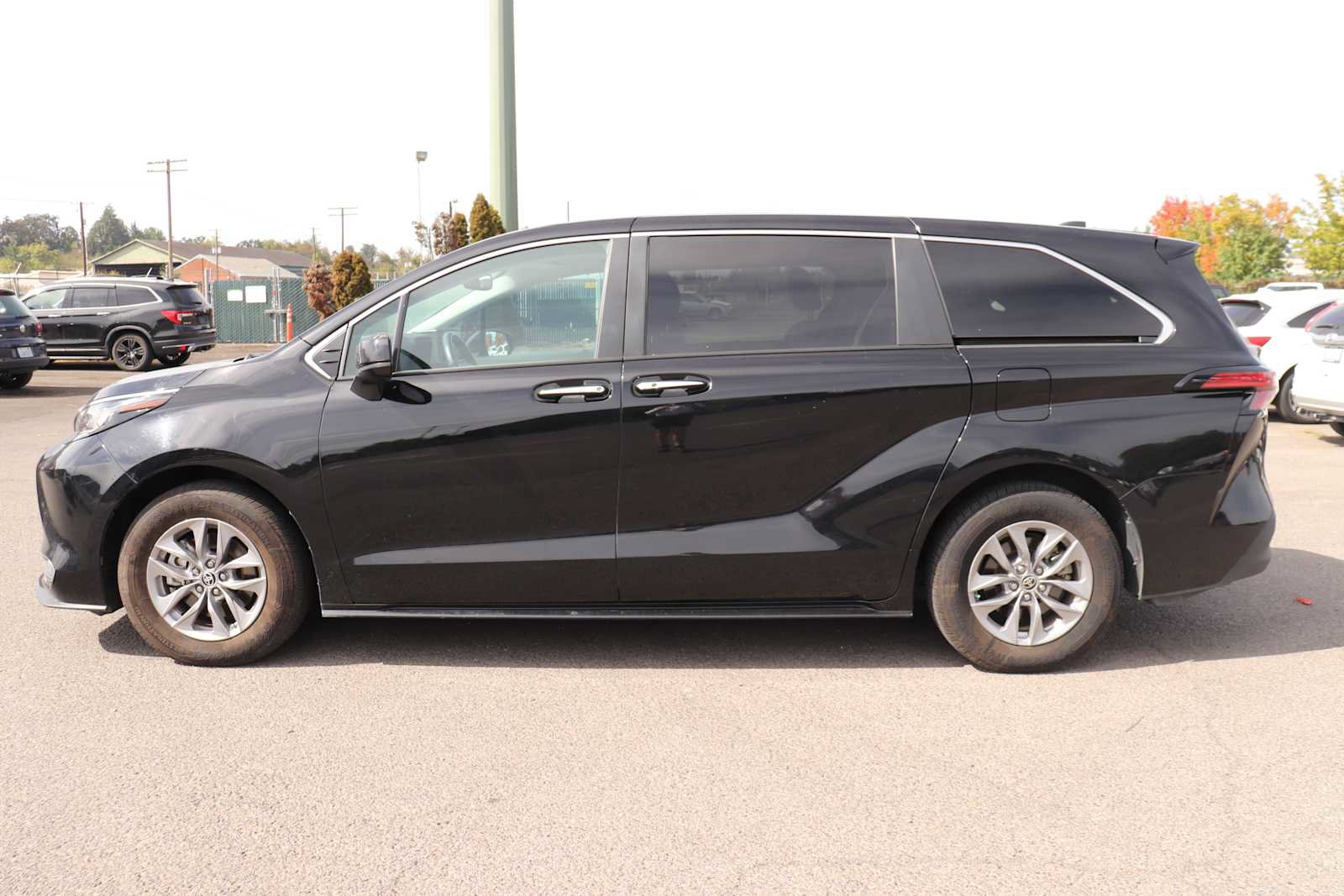 Used 2022 Toyota Sienna XLE FWD image 8