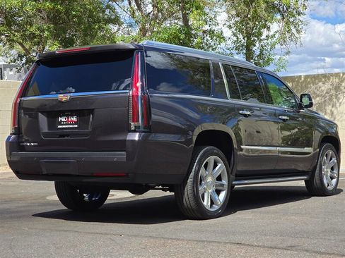 Used 2016 Cadillac Escalade ESV Luxury RWD image 9