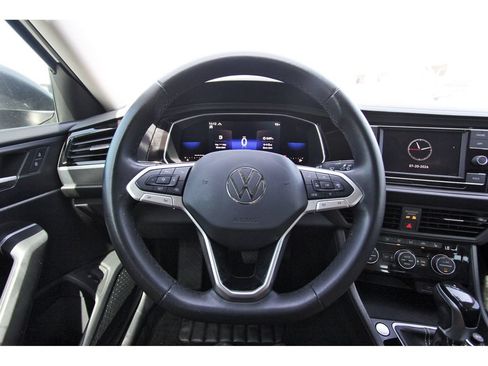 Used 2022 Volkswagen Jetta SE FWD image 17