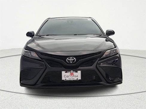Used 2023 Toyota Camry SE image 2