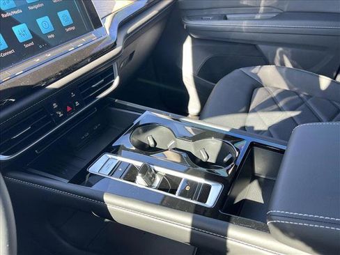 Used 2025 Volkswagen Atlas SE image 13