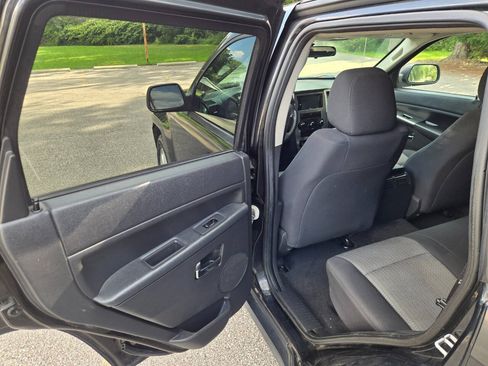 Used 2010 Jeep Grand Cherokee Laredo AWD/4WD image 31