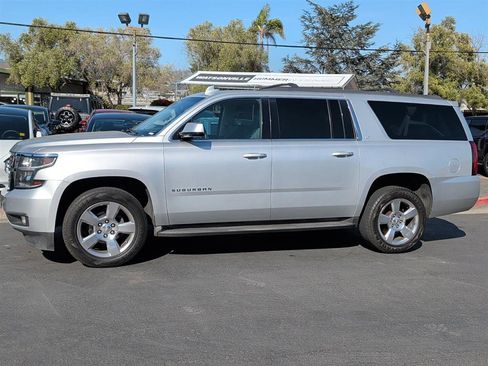 Used 2016 Chevrolet Suburban LT RWD image 4