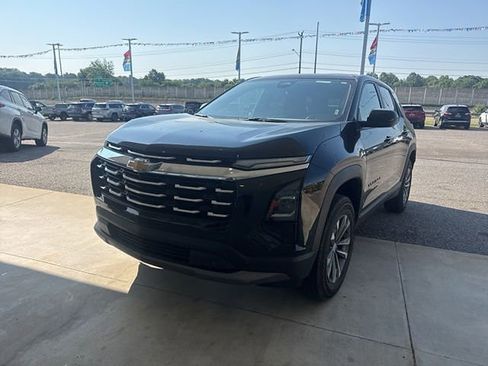 Used 2026 Chevrolet Equinox LT FWD image 1