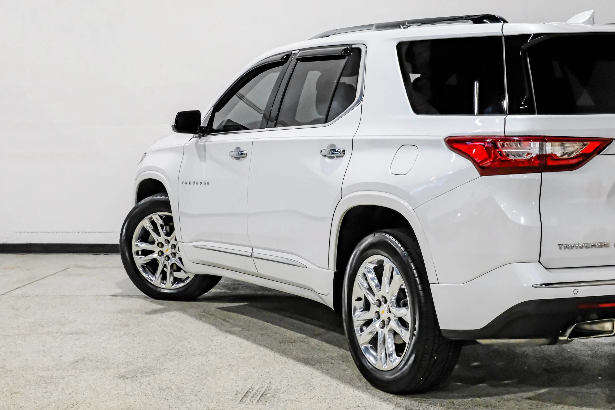 Used 2019 Chevrolet Traverse High Country w/ LPO, Floor Liner Package AWD/4WD image 14