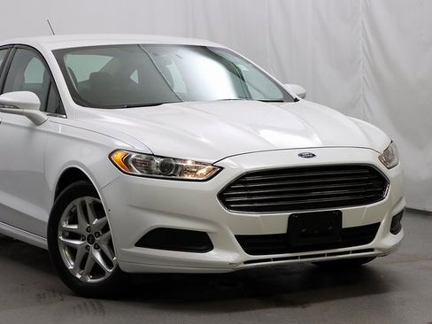 Used 2013 Ford Fusion SE image 2