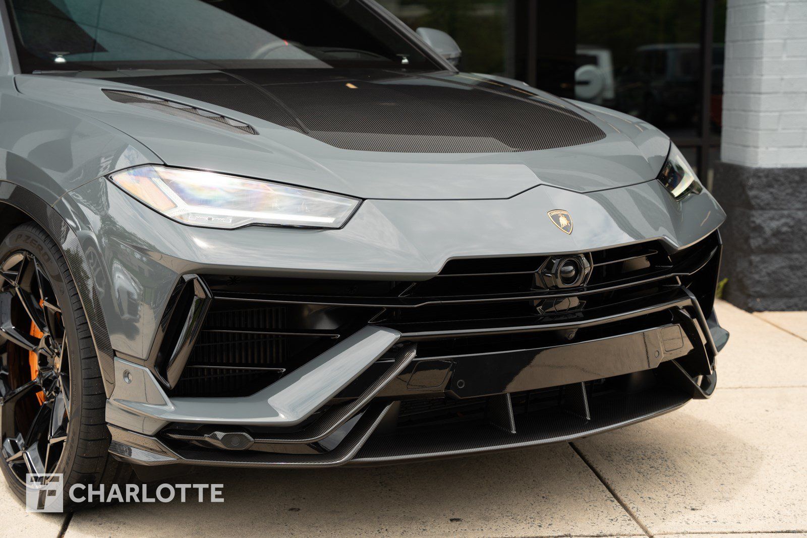 Used 2023 Lamborghini Urus Performante AWD/4WD image 3