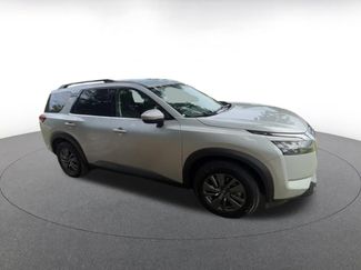 Used 2025 Nissan Pathfinder SV FWD video 2