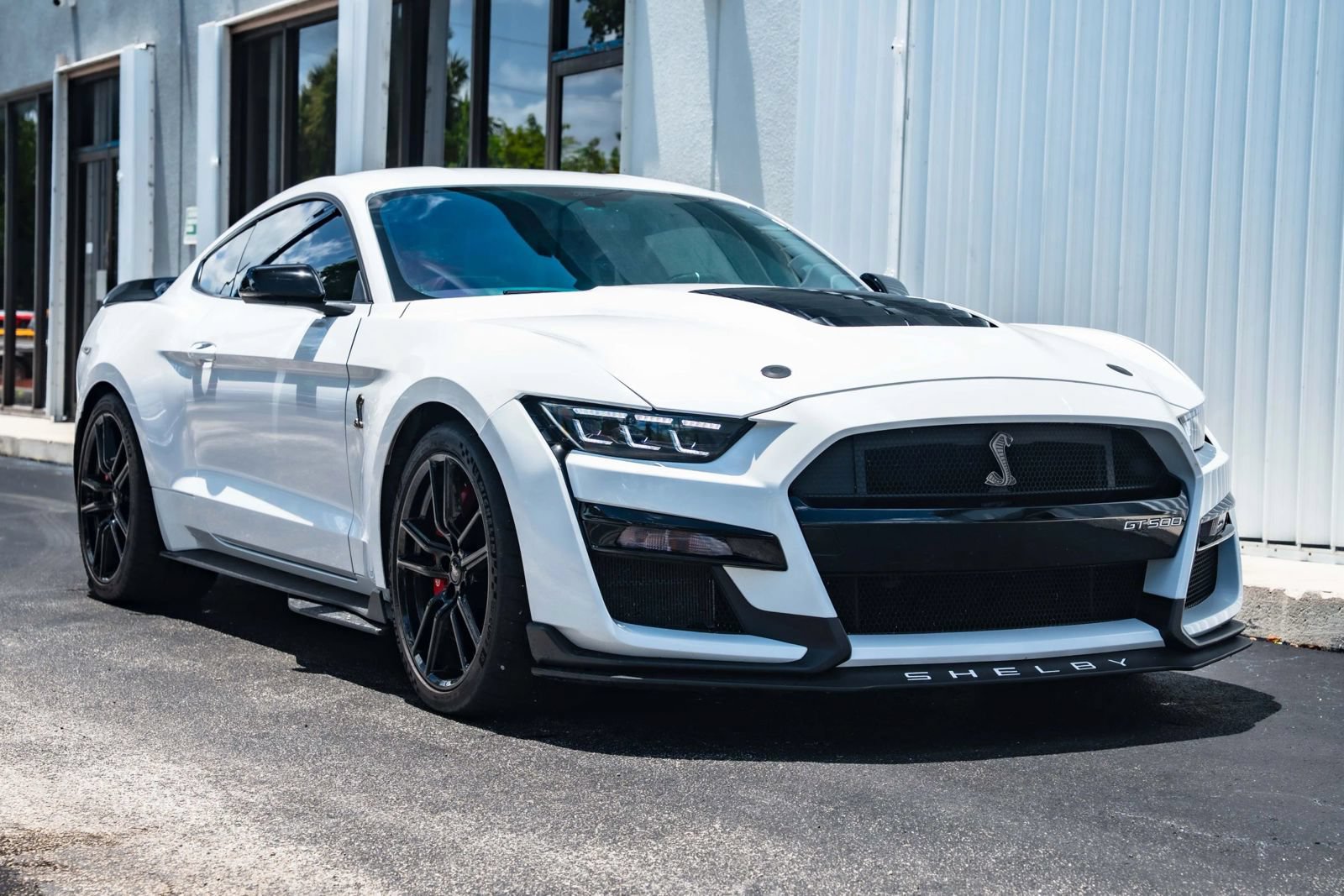 Used 2020 Ford Mustang Shelby GT500 w/ Technology Package RWD image 3
