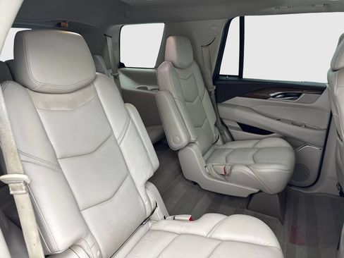 Used 2018 Cadillac Escalade Luxury RWD image 46