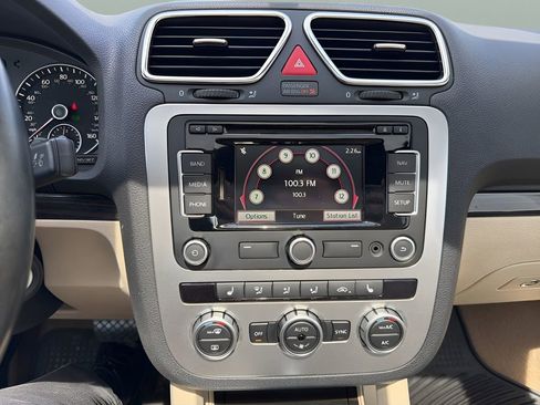 Used 2013 Volkswagen Eos Lux FWD image 15