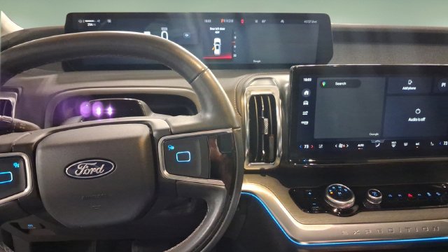 Used 2025 Ford Expedition Platinum w/ Driver's Package AWD/4WD image 15