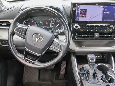 Used 2021 Toyota Highlander Limited image 25