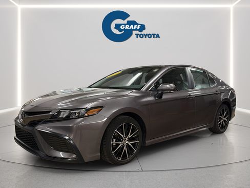 Used 2024 Toyota Camry SE w/ Cold Weather Package FWD image 12