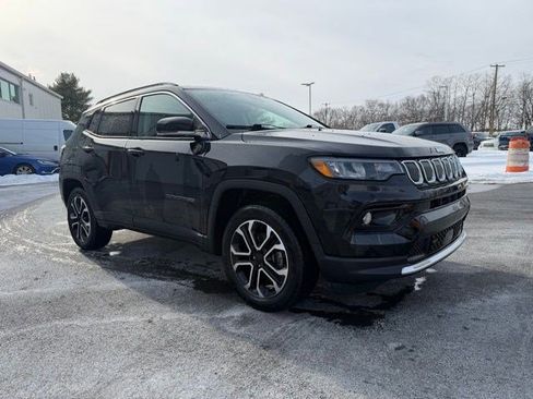 Used 2022 Jeep Compass Limited image 9