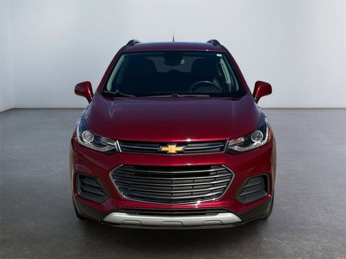 Used 2022 Chevrolet Trax LT w/ LT Convenience Package image 8