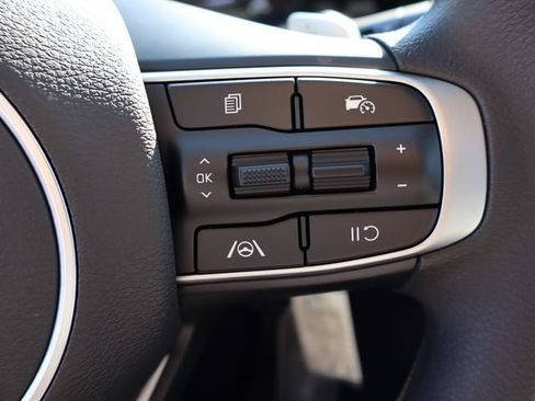 Used 2025 Kia Sportage LX FWD image 9