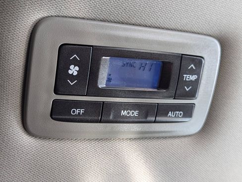 Used 2017 Toyota Sienna XLE FWD image 29