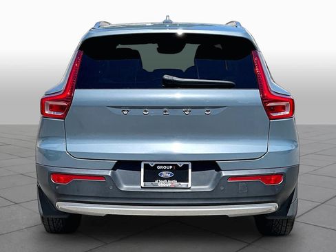 Used 2021 Volvo XC40 T4 Momentum FWD image 5