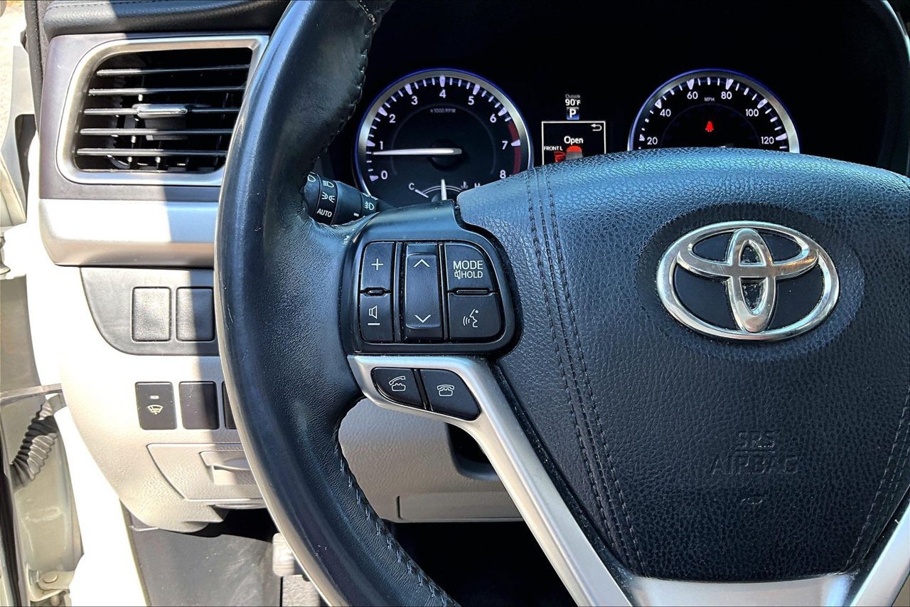 Used 2016 Toyota Highlander XLE FWD image 10