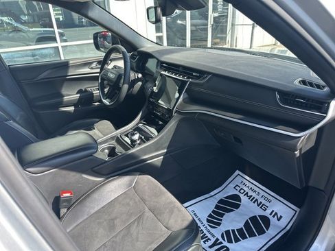 Used 2024 Jeep Grand Cherokee L Altitude image 24