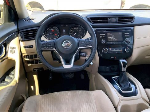 Used 2017 Nissan Rogue S FWD image 6