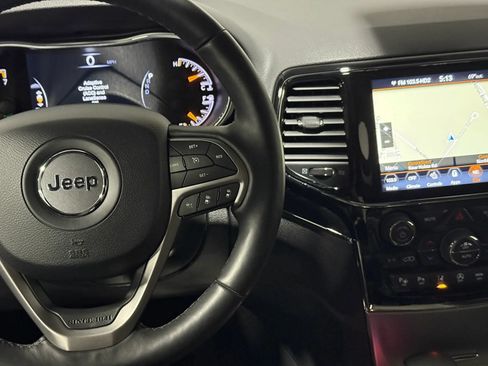 Used 2020 Jeep Grand Cherokee Limited AWD/4WD image 28