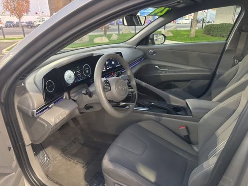 Used 2024 Hyundai Elantra SEL image 11