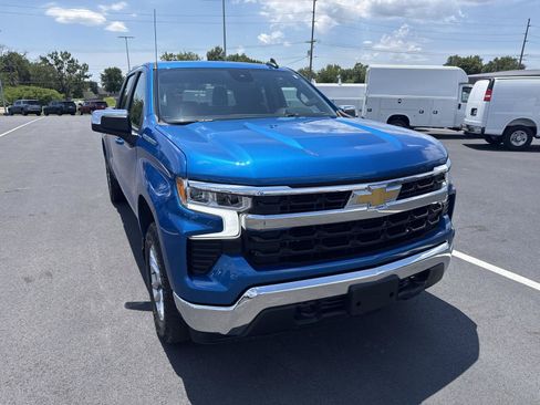 Used 2022 Chevrolet Silverado 1500 LT AWD/4WD image 6