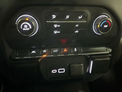 Certified 2023 Chevrolet Silverado 1500 Custom image 17