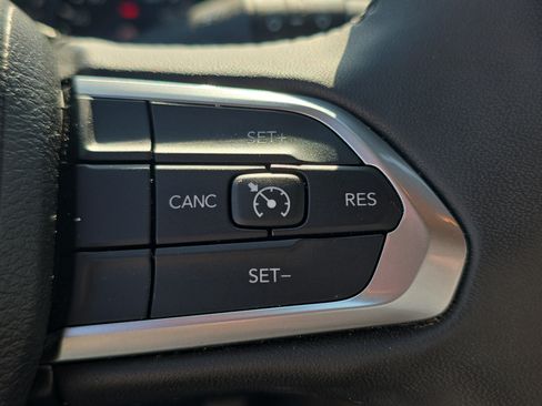 Used 2024 Jeep Compass Latitude AWD/4WD image 29